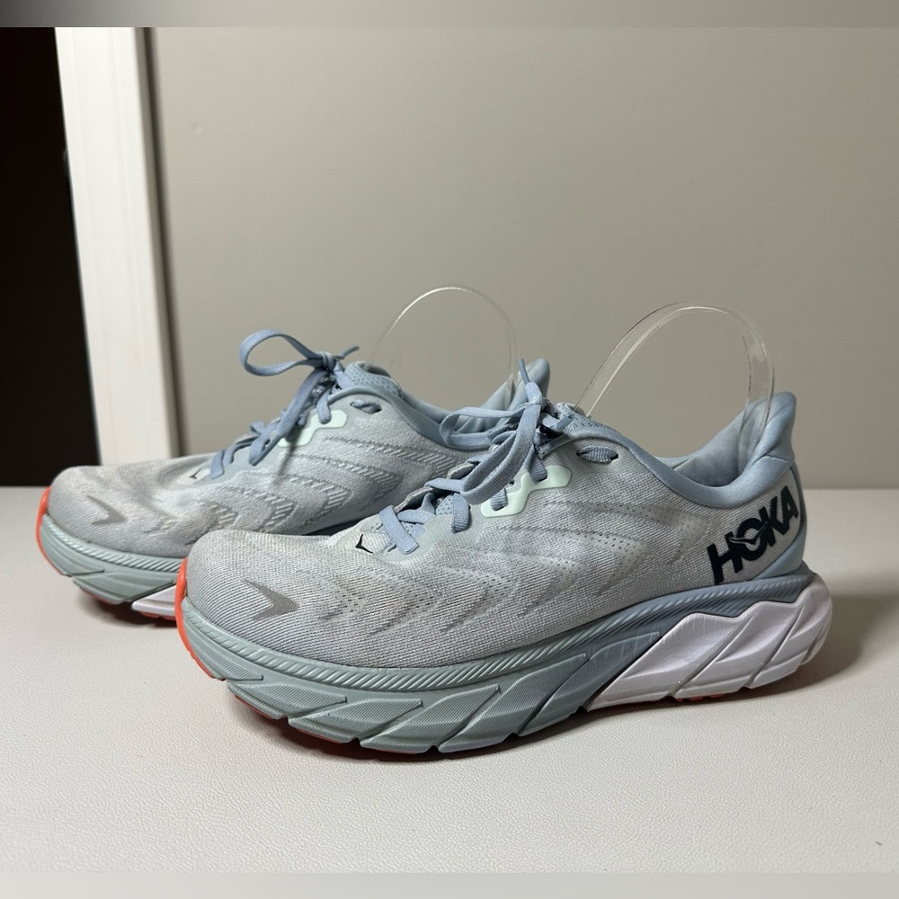 Hoka One One Arahi 6 Athletic Shoes - Picture 2 of 10
